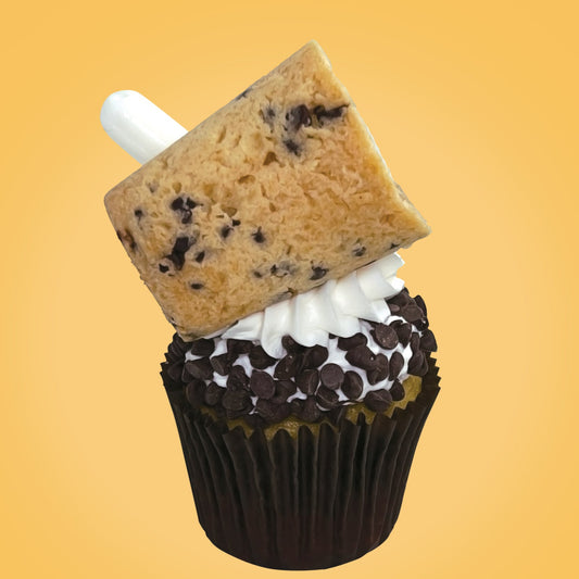 cookies and milk cupcake from The Cupcake Lab in Atlanta, GA – chocolate chip cupcake topped with cookie crumbles and whipped milk frosting and a chocolate chip cookie shot glass

gourmet cupcake, cookies and milk, kid-friendly desserts, chocolate chip cupcake, The Cupcake Lab ATL